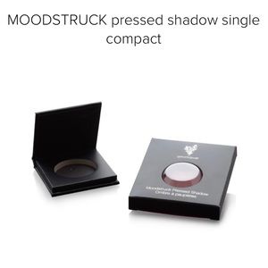 Moodstruck pressed powder shadow-single compact